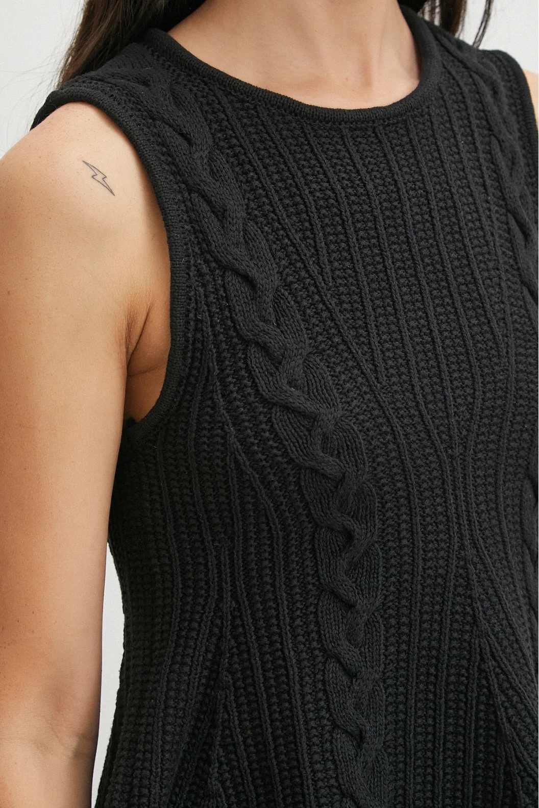 Burgu Örgü Kolsuz Triko Siyah