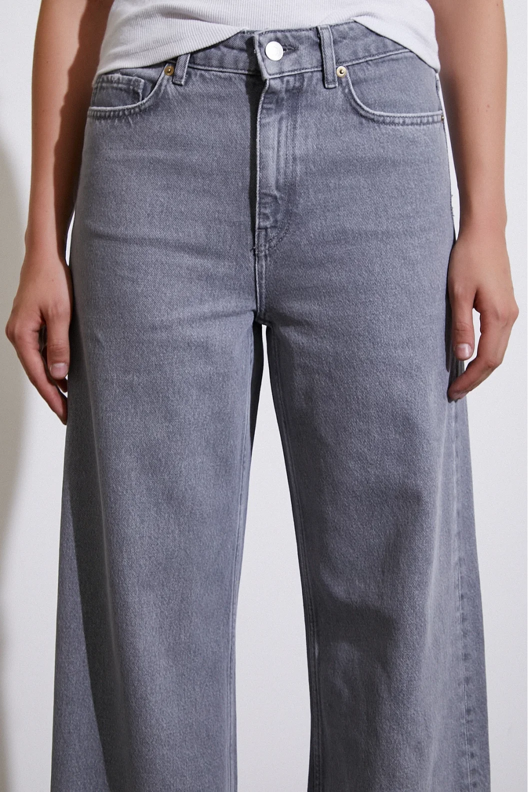 High Waisted Wide Leg Jean Smoke