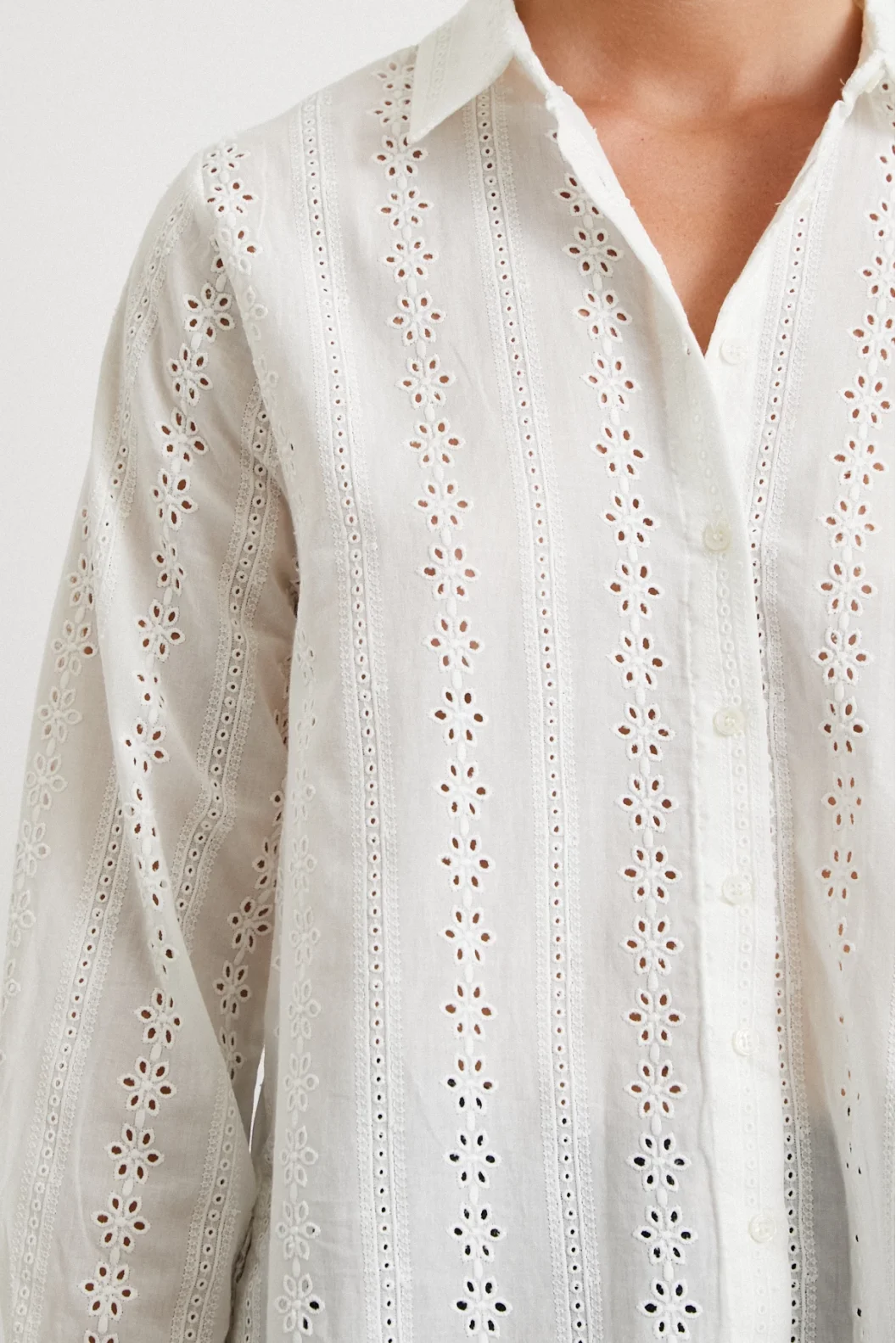 Fisto İşlemeli Gömlek Beyaz