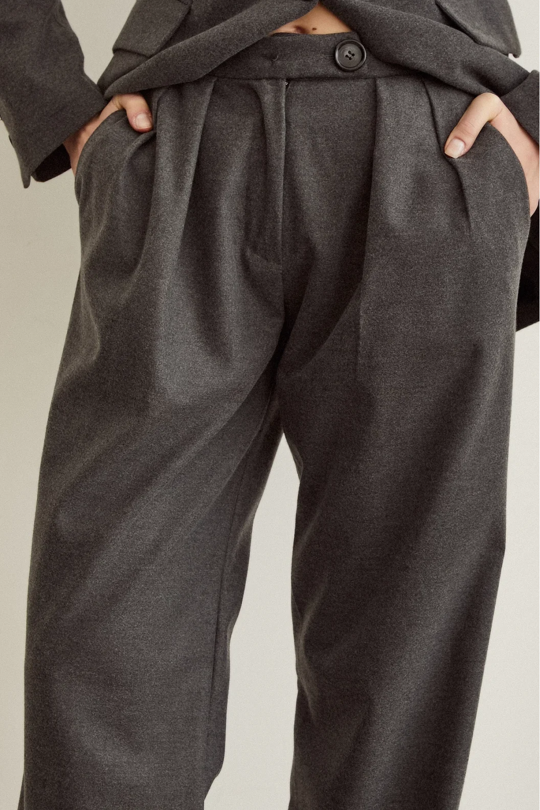 Pleated Fabric Pants Gray