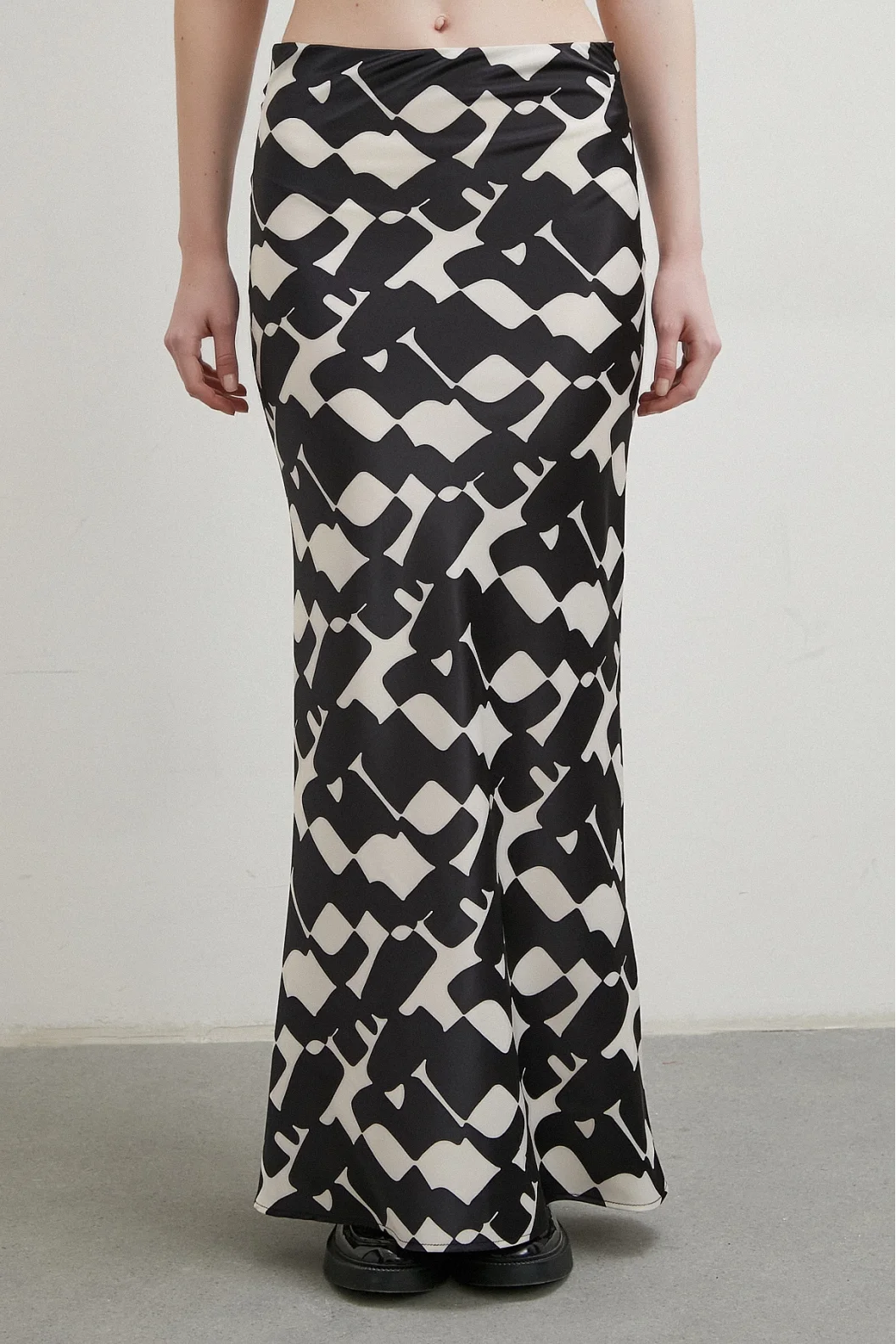 Gemusterte Maxi-Schrägrock Beige