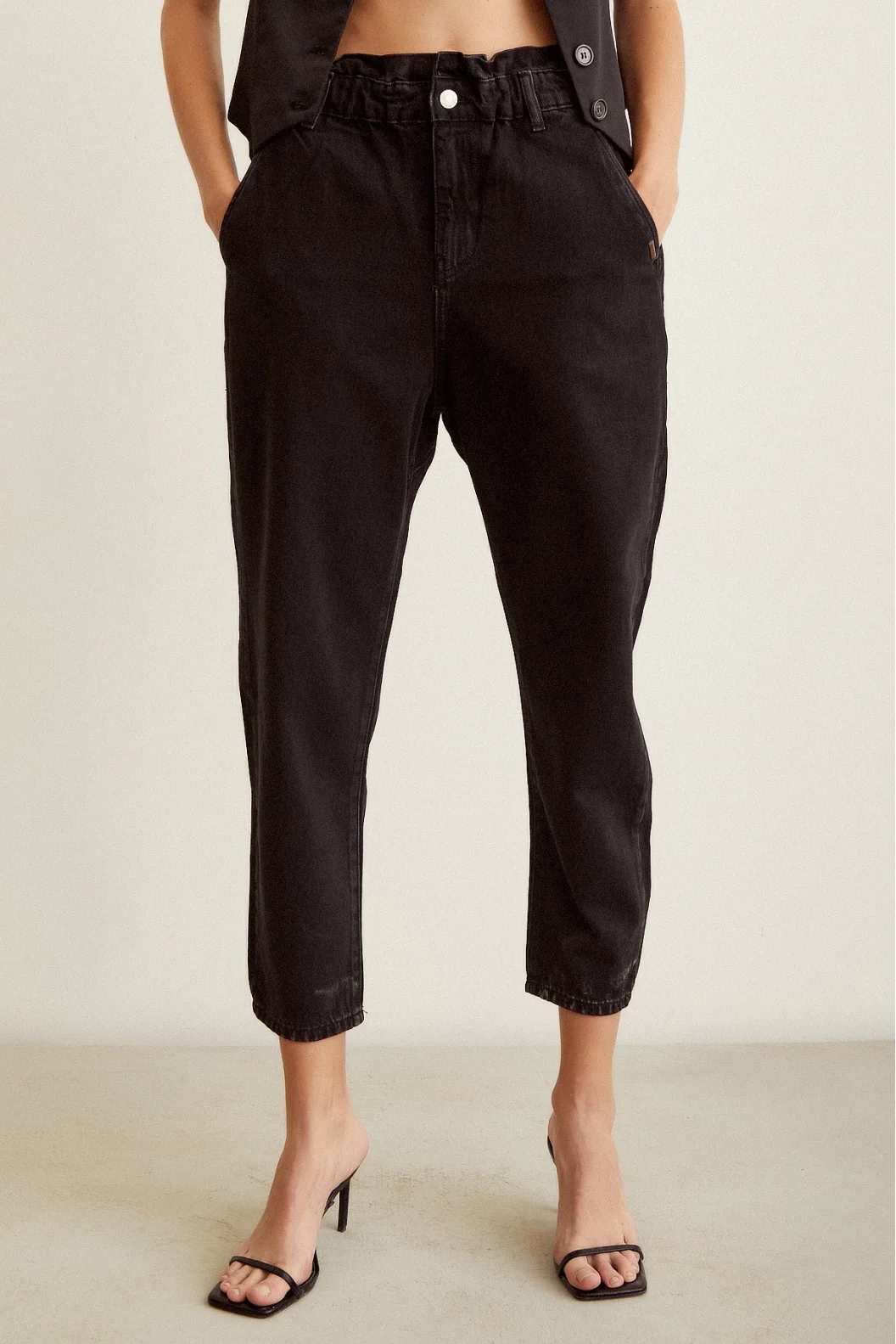Elastischer Hüftbund Mom Jeans Schwarz