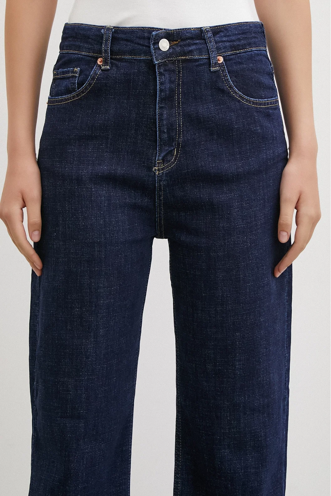 Fünf-Pocket-Modequalität Mid Rise Boyfriend-Jeans in Dunkelblau