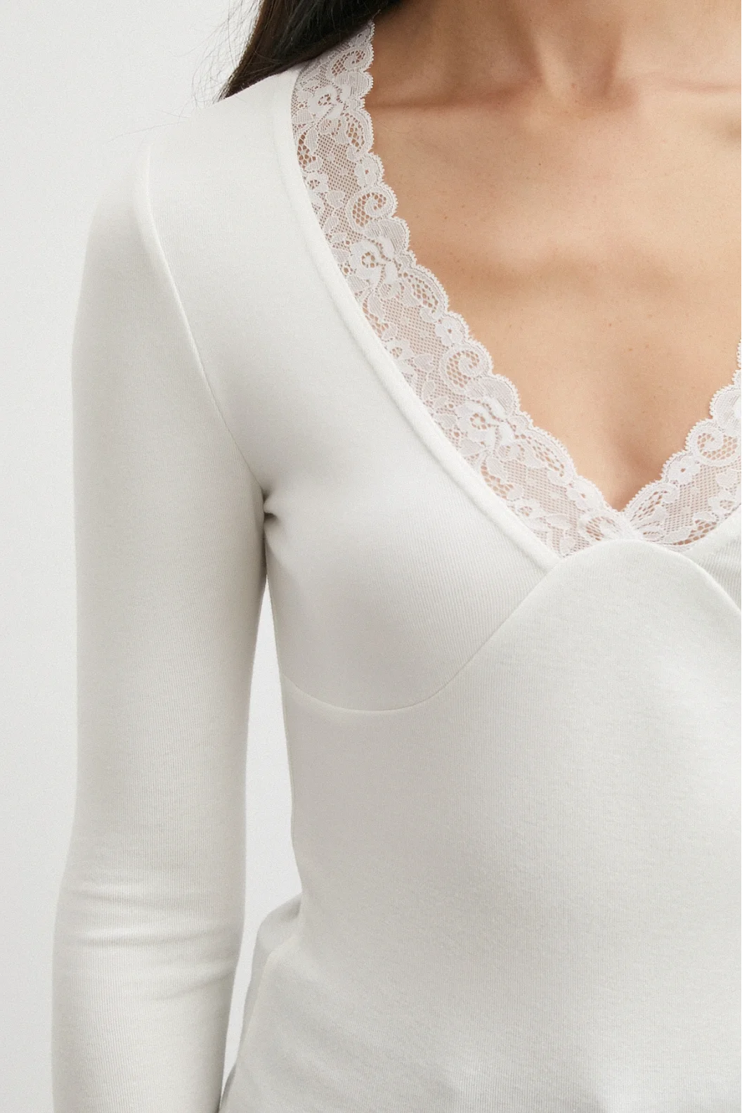 Yakası Dantelli Bluz Beyaz