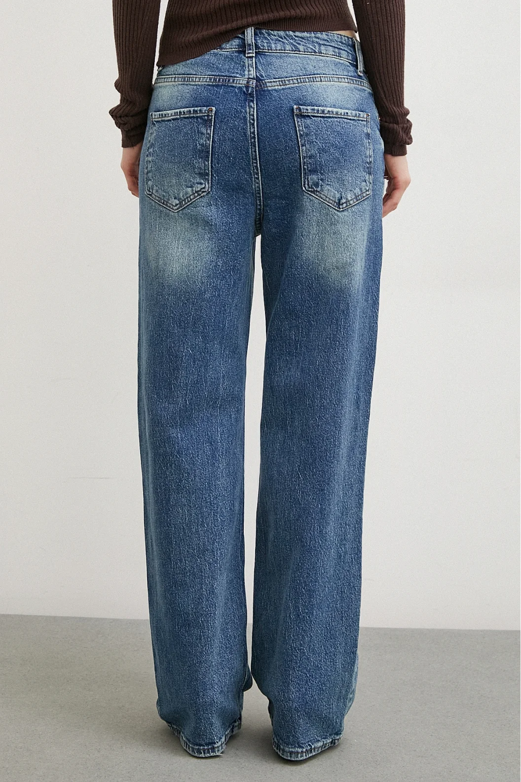 Hohe Taille Röhrenjeans mit fünf Taschen in Marineblau