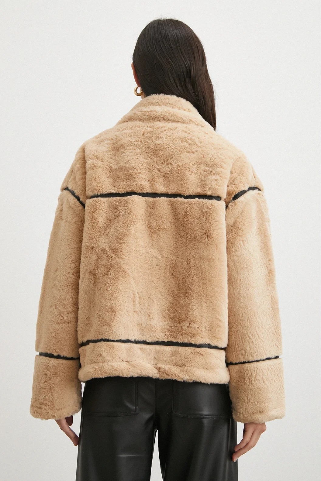 Ters Detay Peluş Lamine Mont Bej