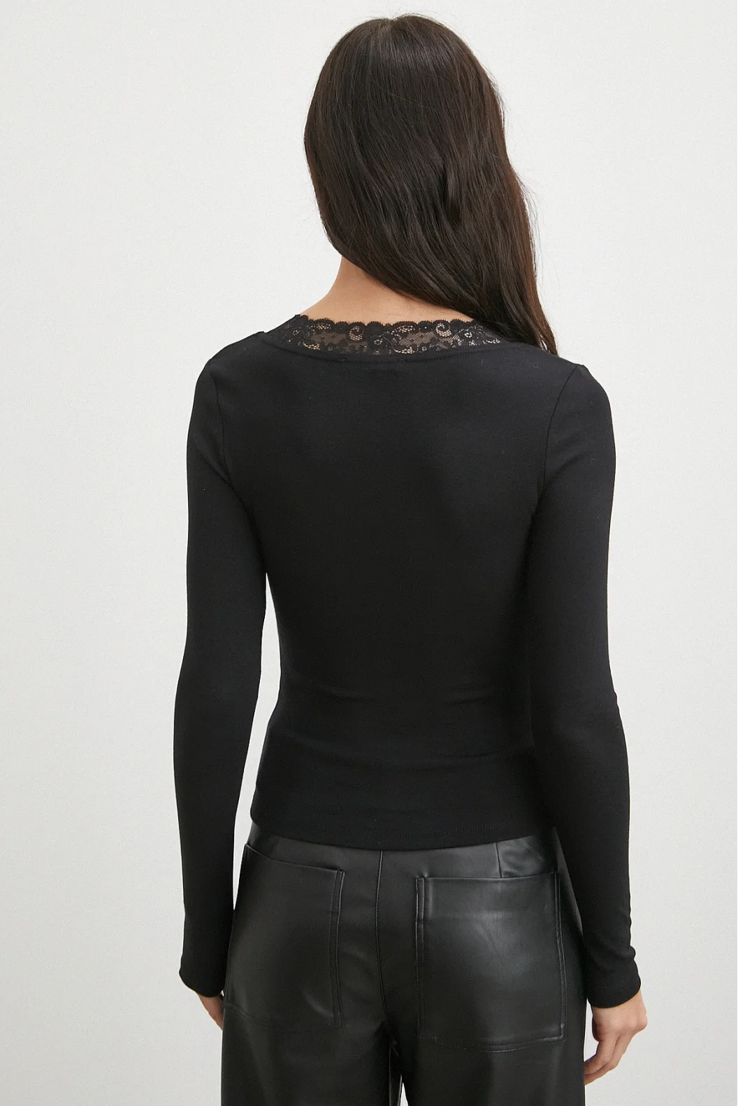 Yakası Dantelli Bluz Siyah