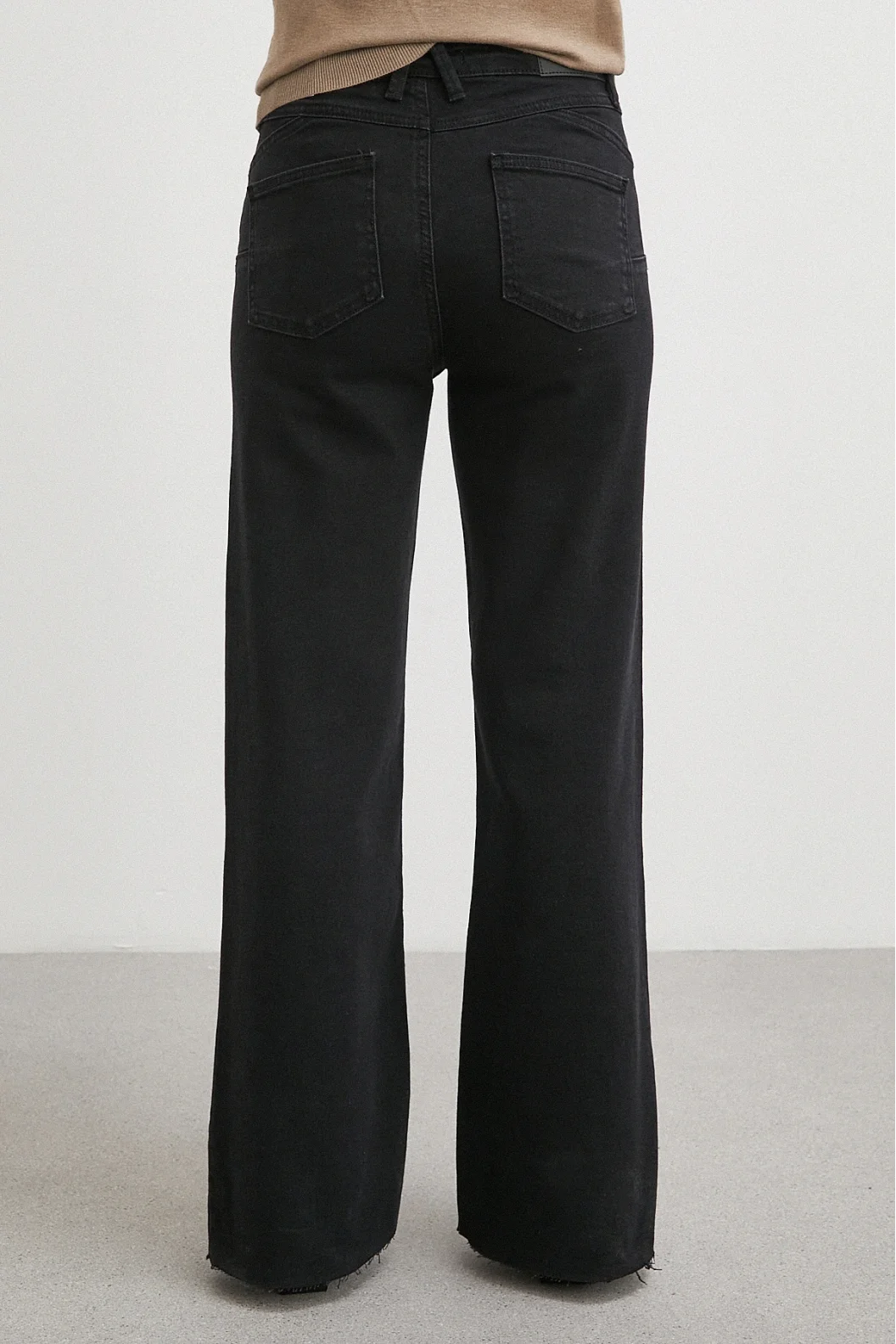 Push Up Kesik Geniş Paça Jean Siyah