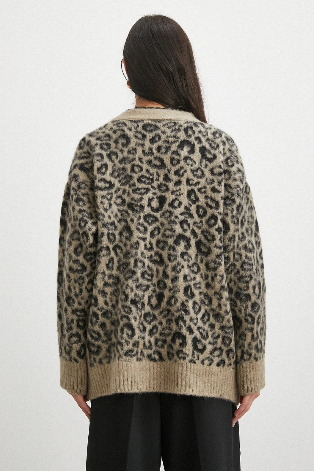 Leoparlı Düğmeli Hırka Krem