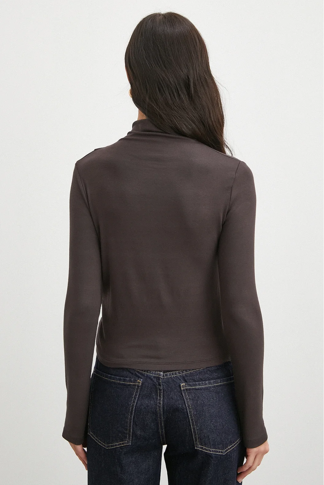 Omzu Pileli Boğazlı Bluz Kahve
