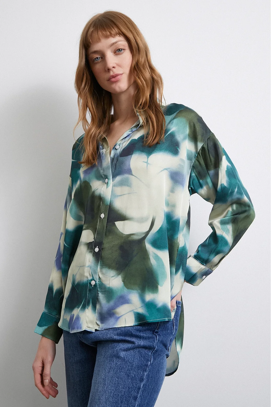 Batikmuster Satinbluse in Petrol