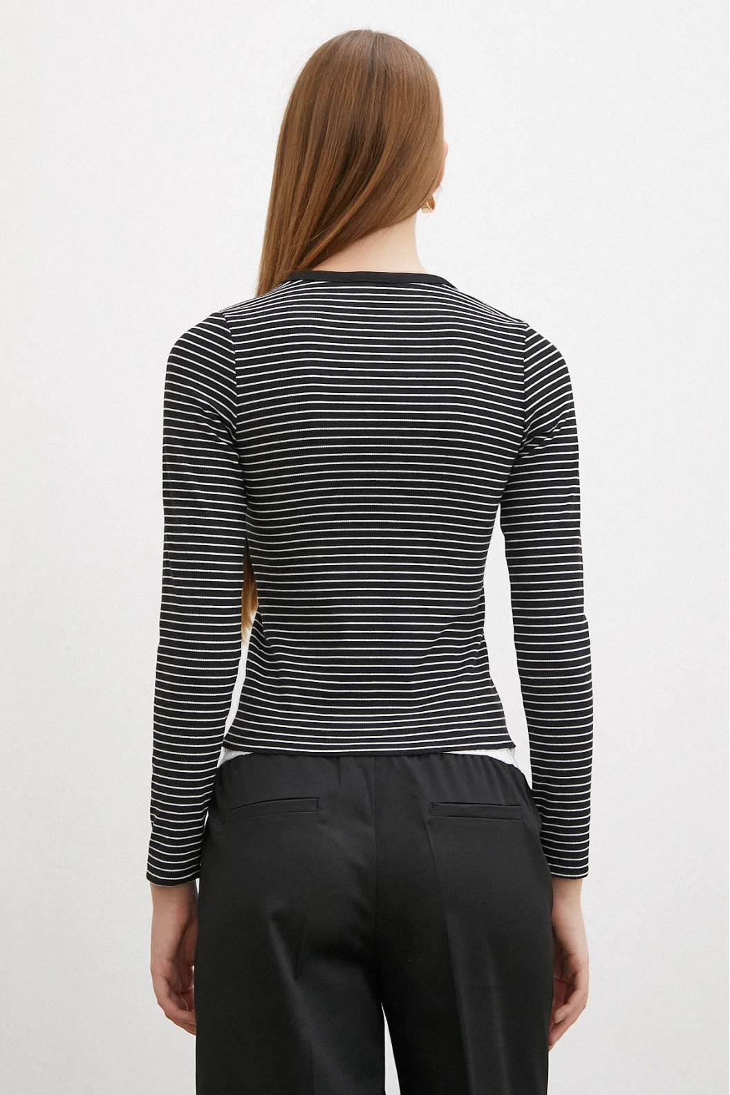 Gestreiftes Blusenshirt mit Fahrradkragen in Schwarz