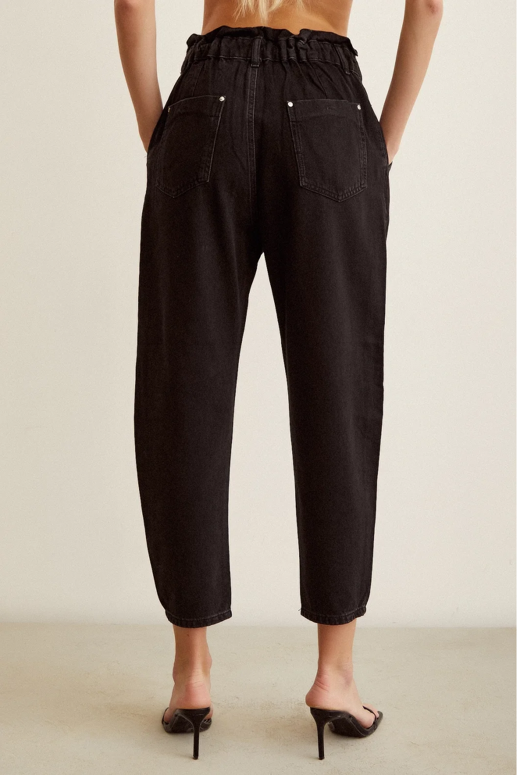 Elastischer Hüftbund Mom Jeans Schwarz