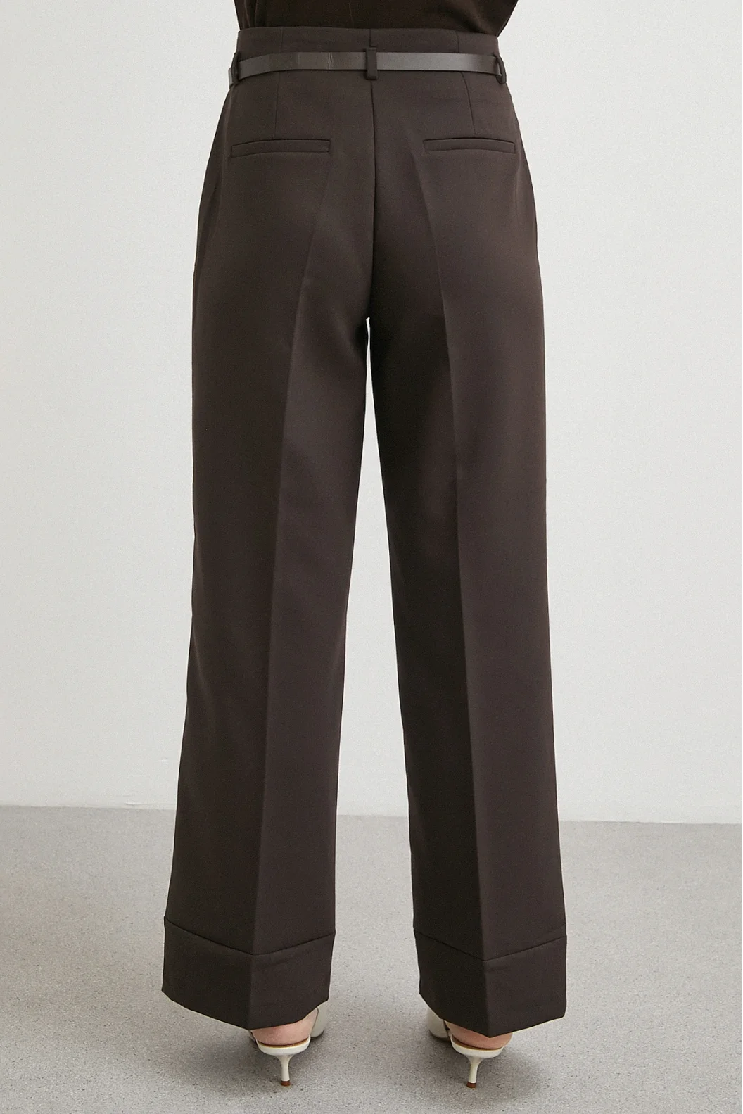 Yüksek Bel Paça Detaylı Kemerli Pantolon Kahve