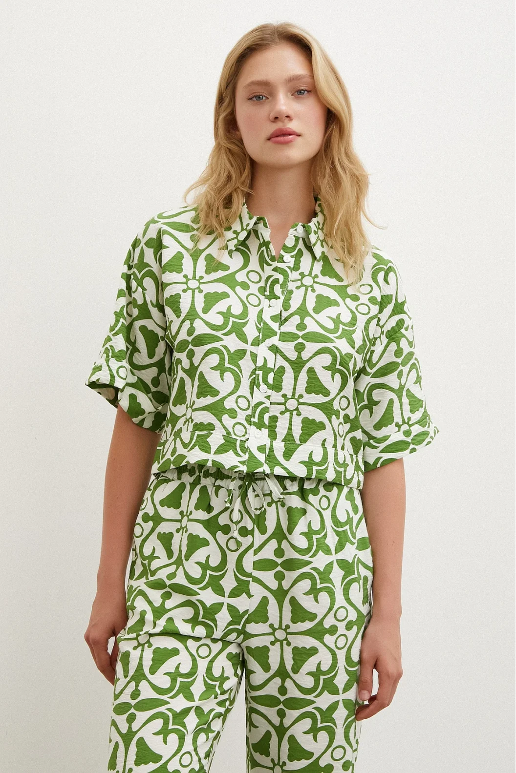 Kurzarm Crop Shirt Grün