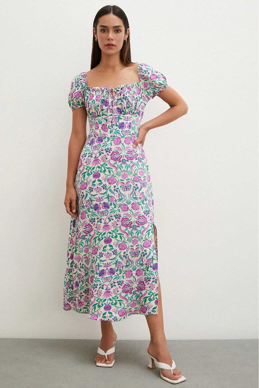 Madonna Viskon-Kleid mit Frontbindung in Lila