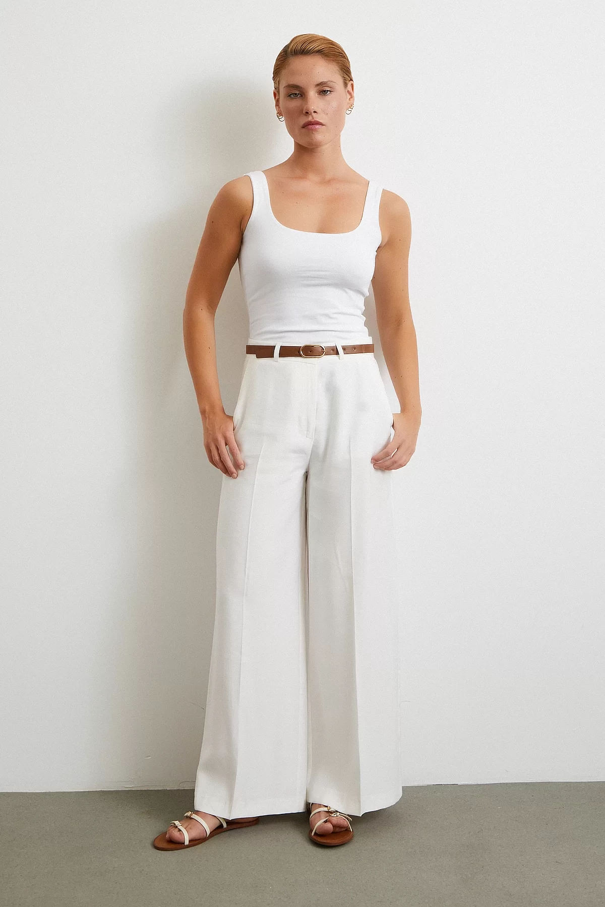 Askılı Basic Top Beyaz