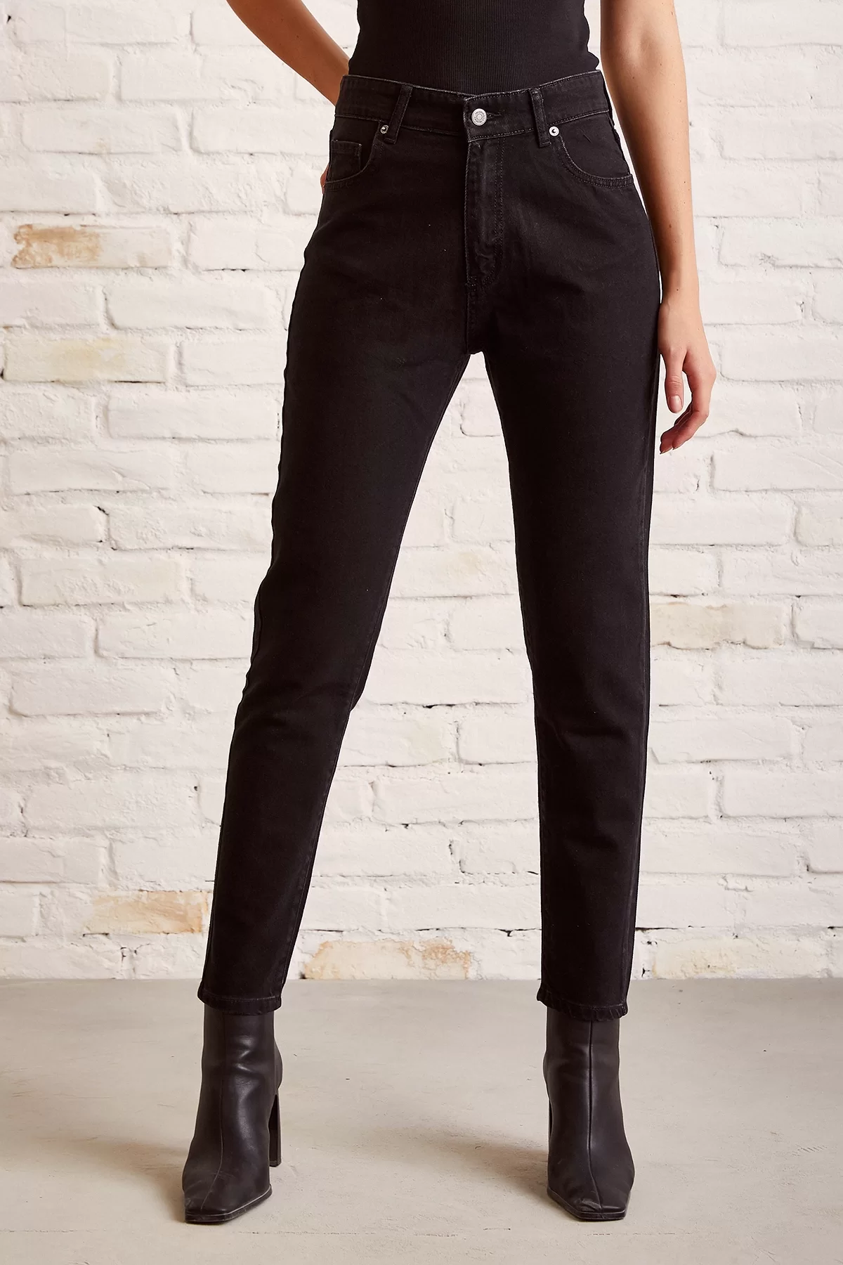 Eng anliegende Schwarze High-Waist-Jeans in Schwarz