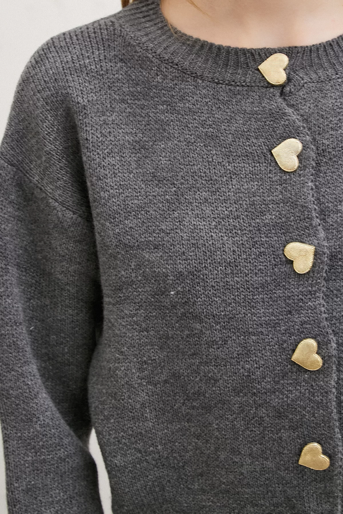 Cardigan mit Herzknöpfen Grau