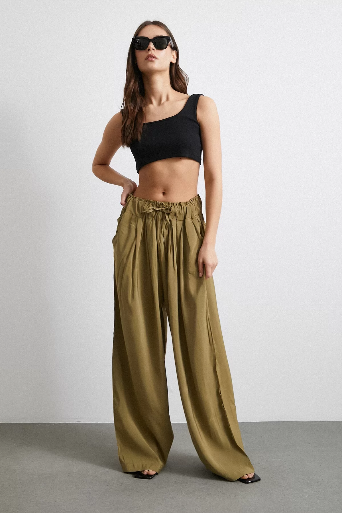 Beli Büzgülü Geniş Paça Rahat Pantolon Yeşil
