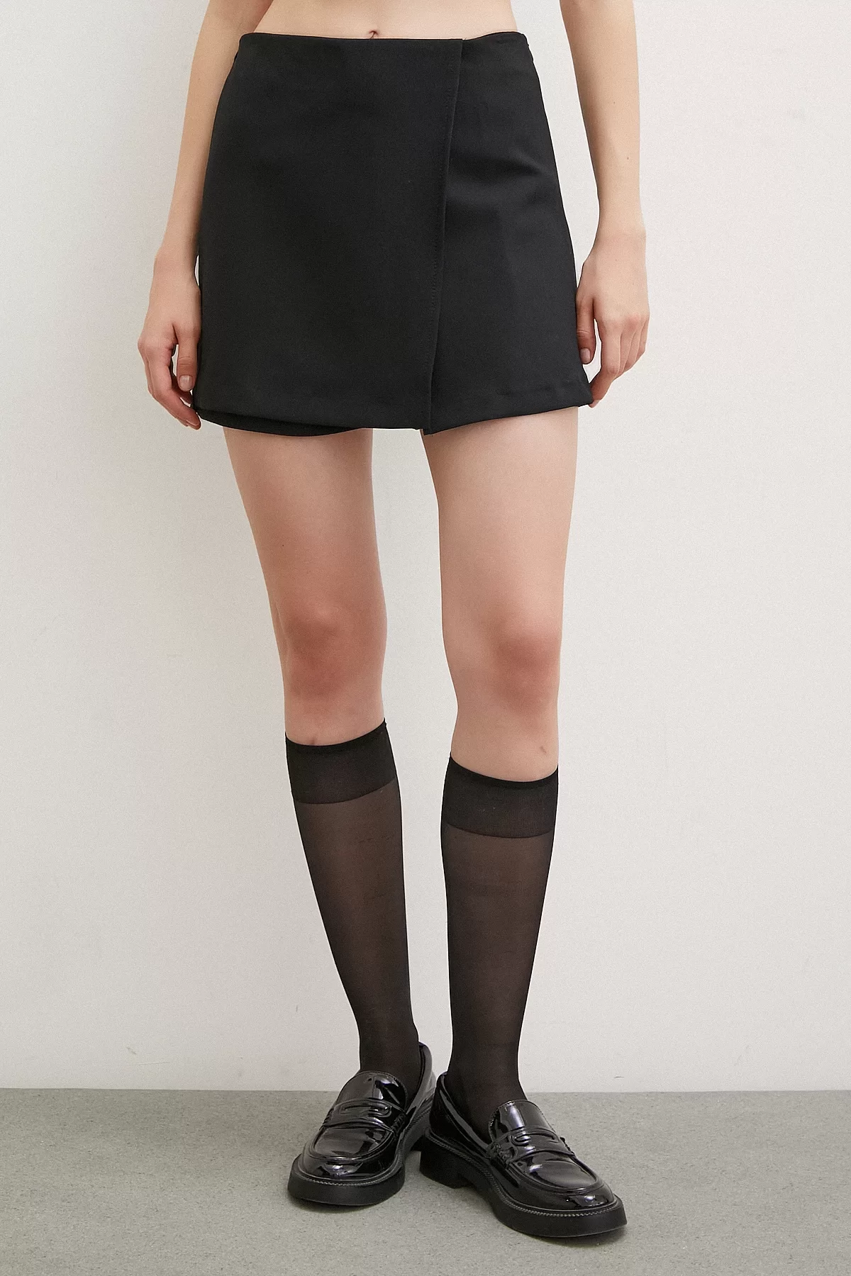 Tire Shorts Skirt Black