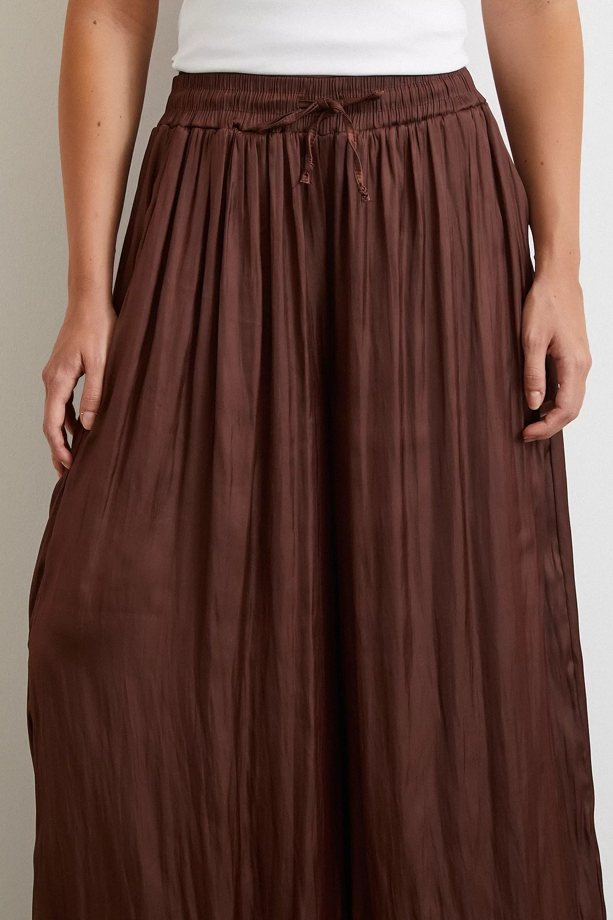Beli Lastikli Geniş Paça Büzgülü Pantolon Kahve