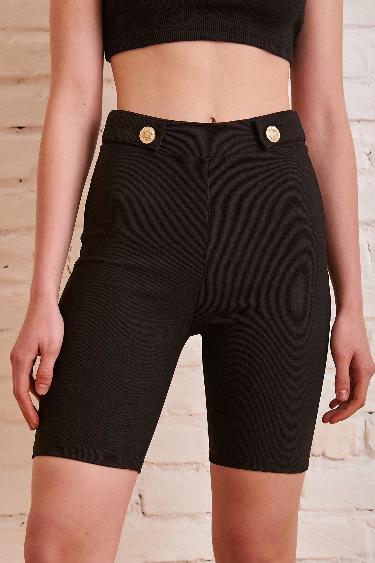 Knopfdetail-Shorts aus Stahl, Schwarz