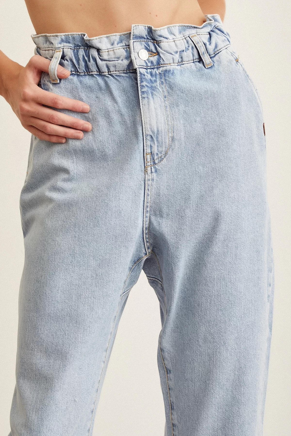 Elastischer Bund Mom Jeans Eisblau