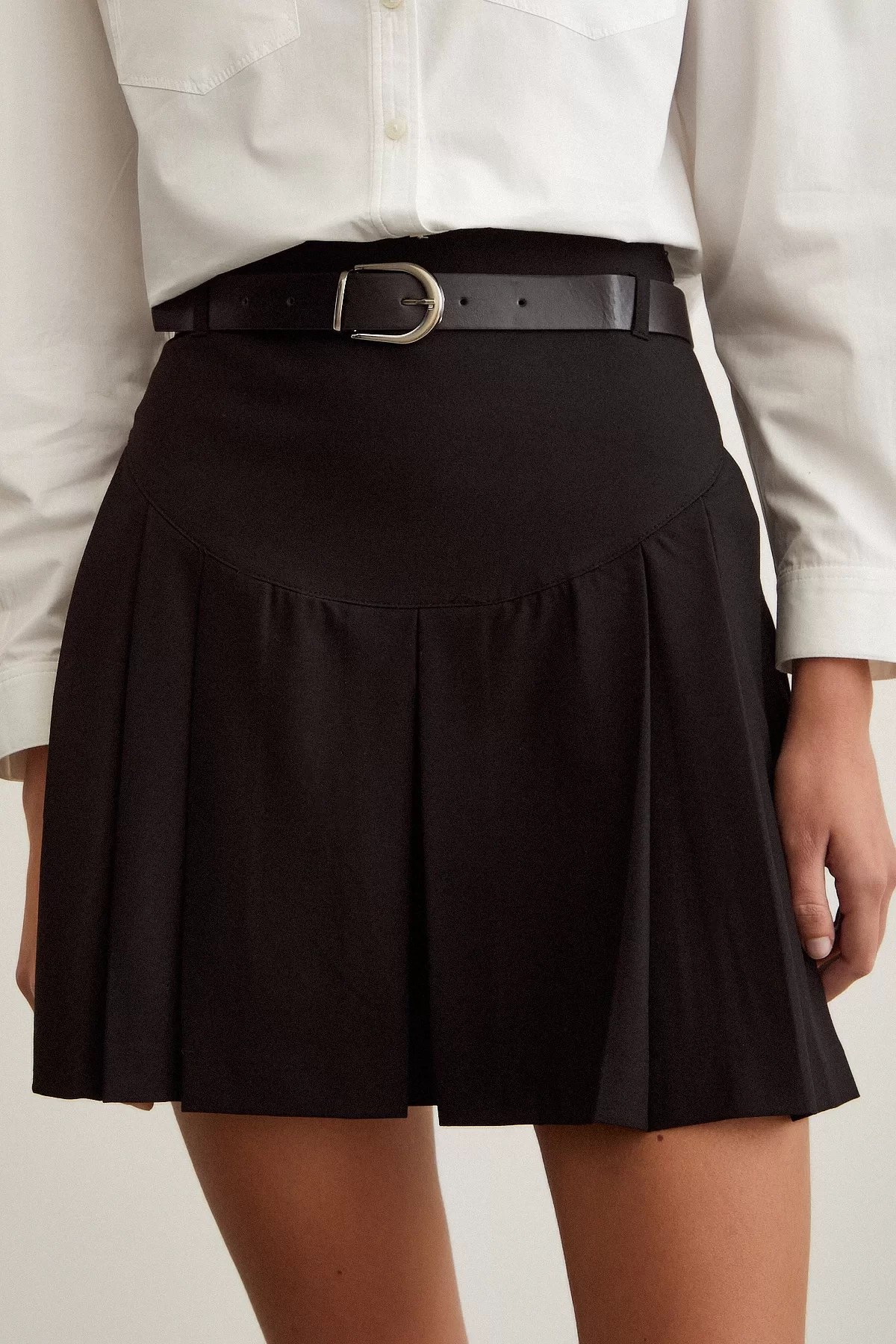 Pleated Belted Skirt Black