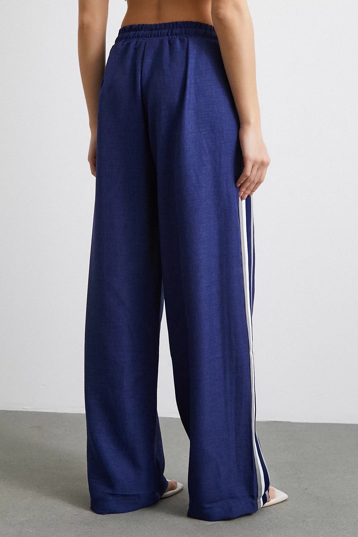 Beli Lastikli Çift Şeritli Pantolon Saks