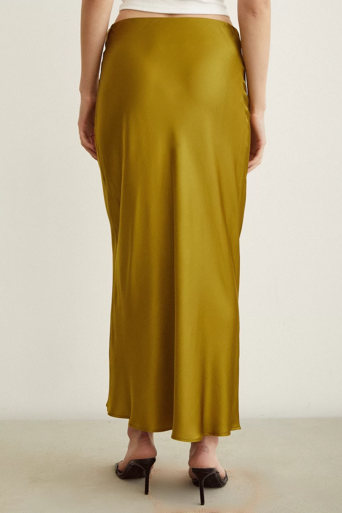 Slant Satin Skirt Olive