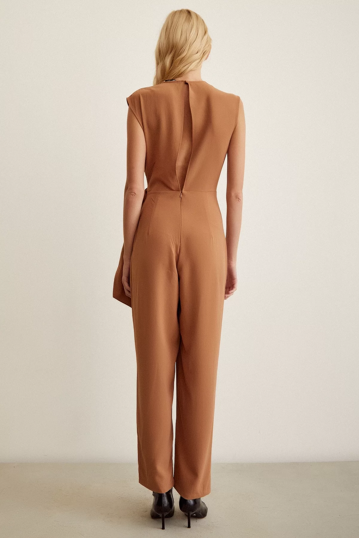 Backless Halterneck Jumpsuit Brown