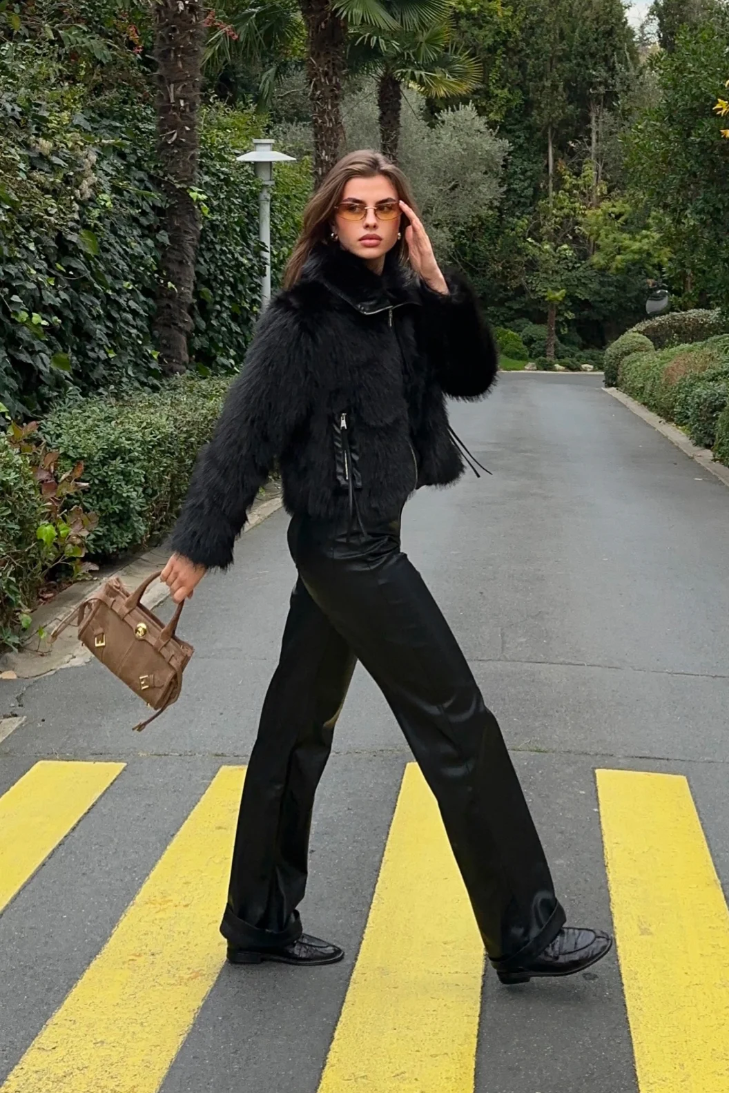 Deri Garnili Lolita Mont Siyah