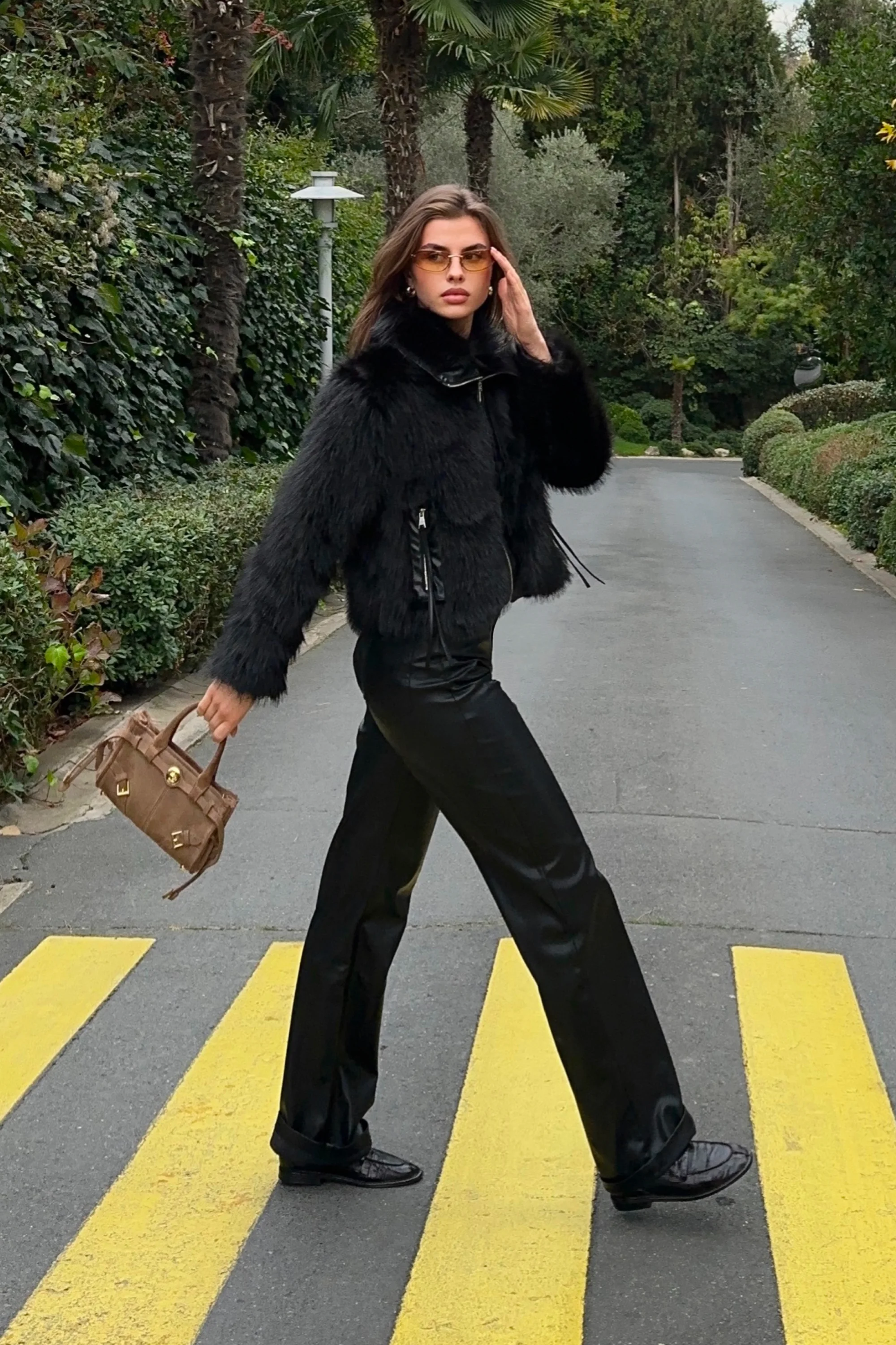 Deri Garnili Lolita Mont Siyah