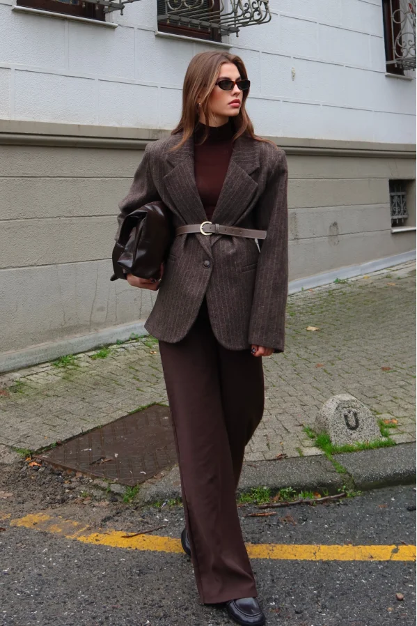 Çizgi Detaylı Kemerli Kaşe Ceket Kahve