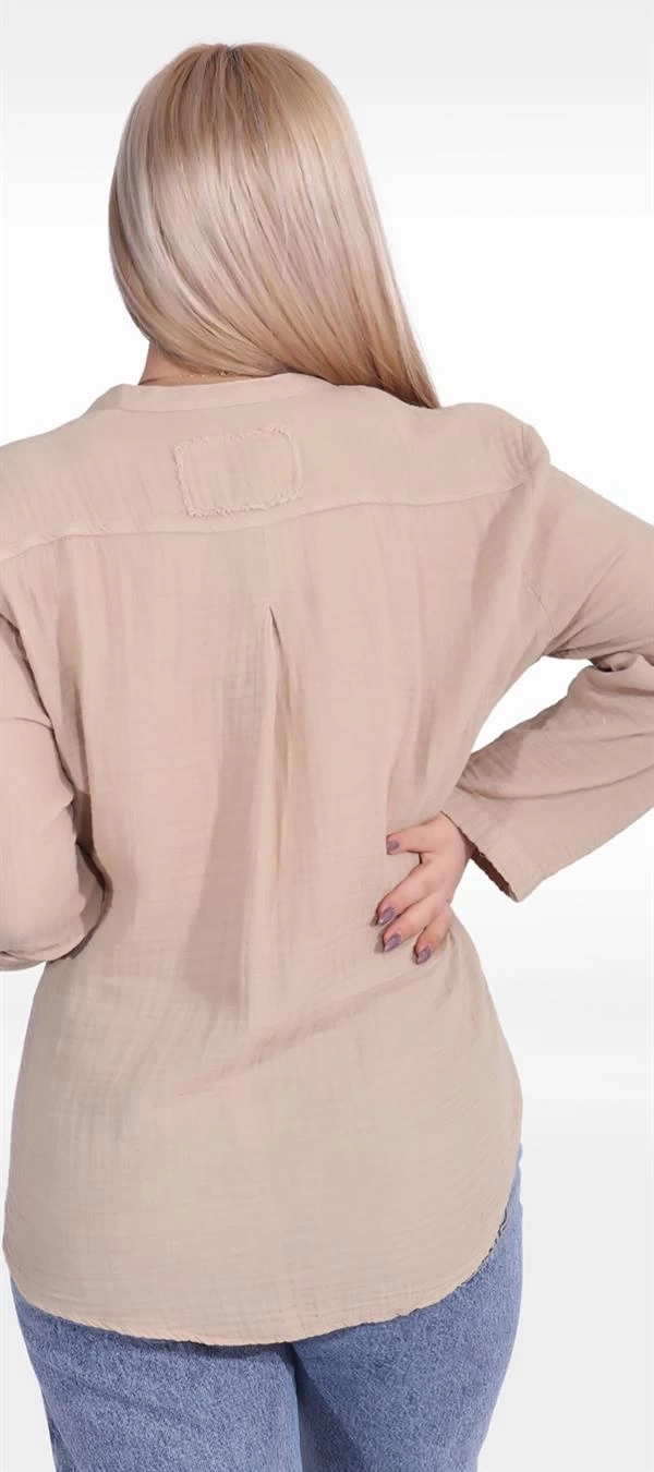 125005 Kolu Katlanabilir Hakim Yaka Kelebek Detaylı Müslin Kadın Gömlek Bej