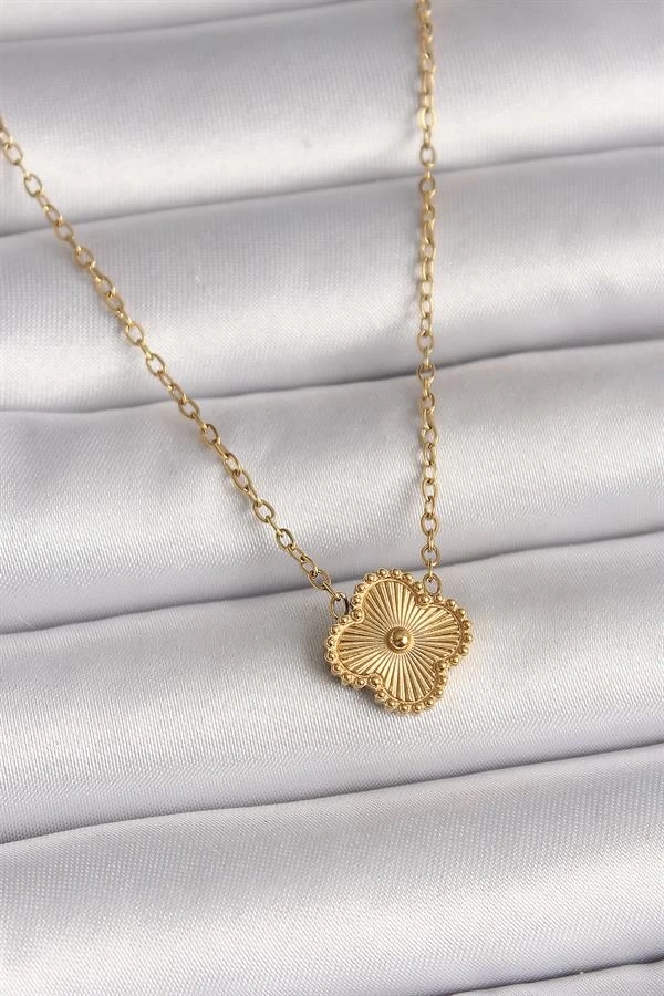 316L Çelik Gold Renk İşleme Detaylı Yonca Model Kadın Kolye