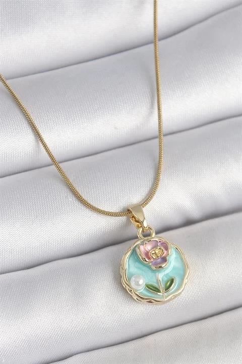 316L Çelik Gold Renk Zincir Mavi Minimal Çiçek İşlemeli İnci Detay Portre Model Kadın Kolye