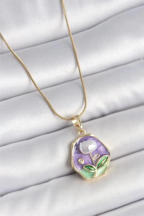 316L Çelik Gold Renk Zincir Mor Çiçek İşlemeli İnci Detay Portre Model Kadın Kolye