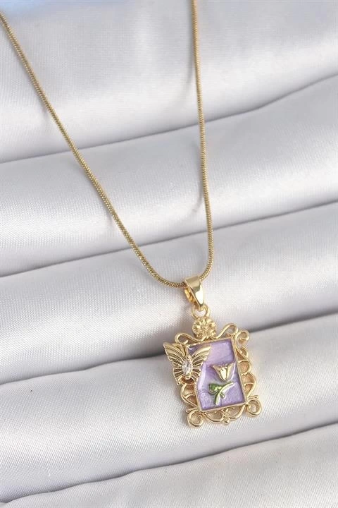 316L Çelik Gold Renk Zincir Mor Mineli Çiçek İşlemeli Zirkon Taşlı Kelebek Detay Portre Model Kadın Kolye