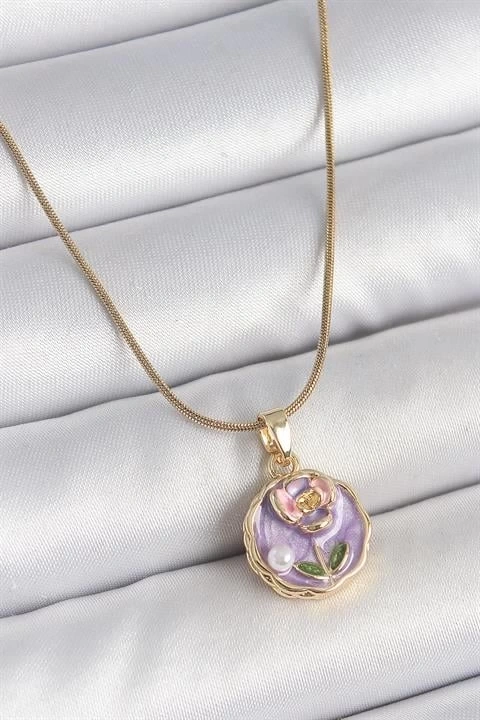316L Çelik Gold Renk Zincir Mor Minimal Çiçek İşlemeli İnci Detay Portre Model Kadın Kolye