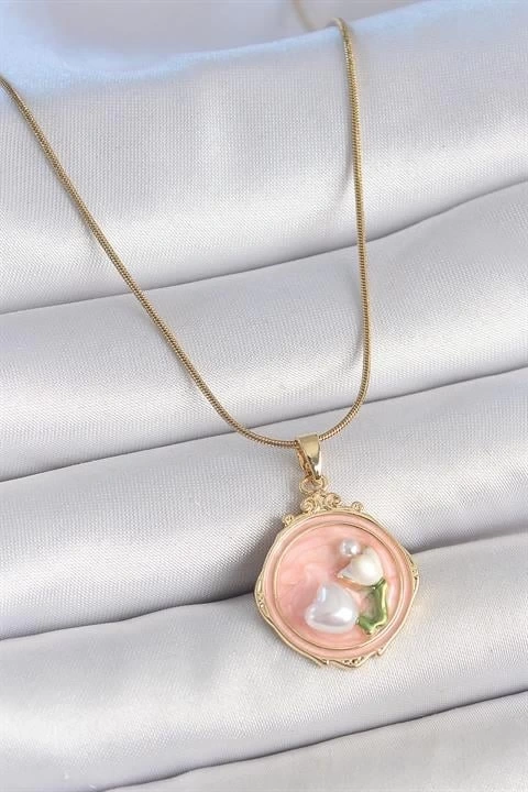 316L Çelik Gold Renk Zincir Pembe Mineli İncili Çiçek İşlemeli Portre Model Kadın Kolye