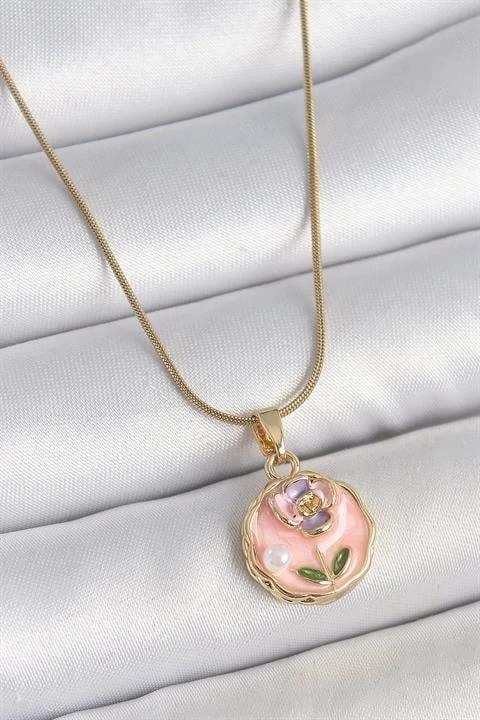 316L Çelik Gold Renk Zincir Pembe Minimal Çiçek İşlemeli İnci Detay Portre Model Kadın Kolye
