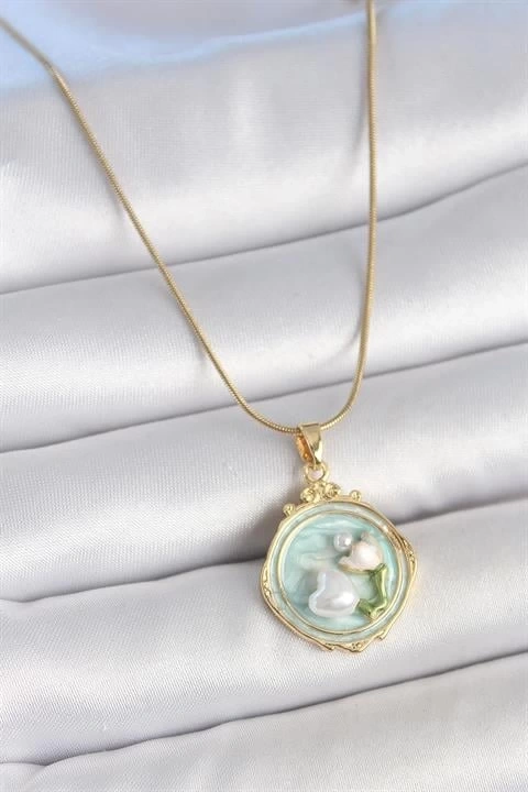 316L Çelik Gold Renk Zincir Turkuaz Mineli İncili Çiçek İşlemeli Portre Model Kadın Kolye