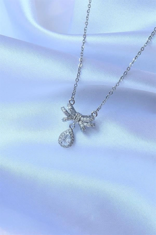 316L Çelik Zincirli Gümüş Renk Zirkon Taşlı Damla Detay Fiyonk Model Kolye