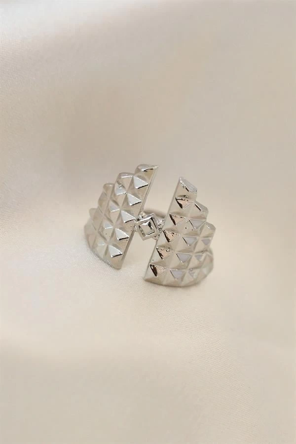 Ayarlamalı Gümüş Renk Metal Zirkon Taşlı Piramit Yüzük