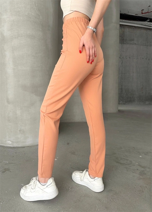 Beli lastikli karamel pantolon