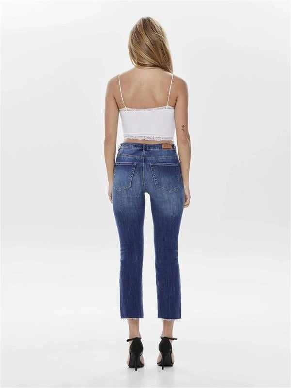 Dantel Yaka İp Askılı Crop