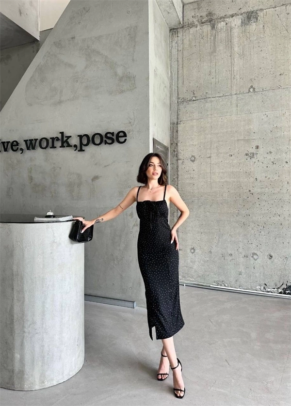 Desenli askılı elbise