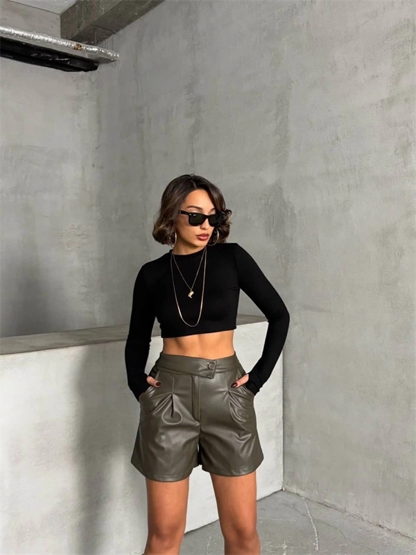 İki düğmeli pileli şort